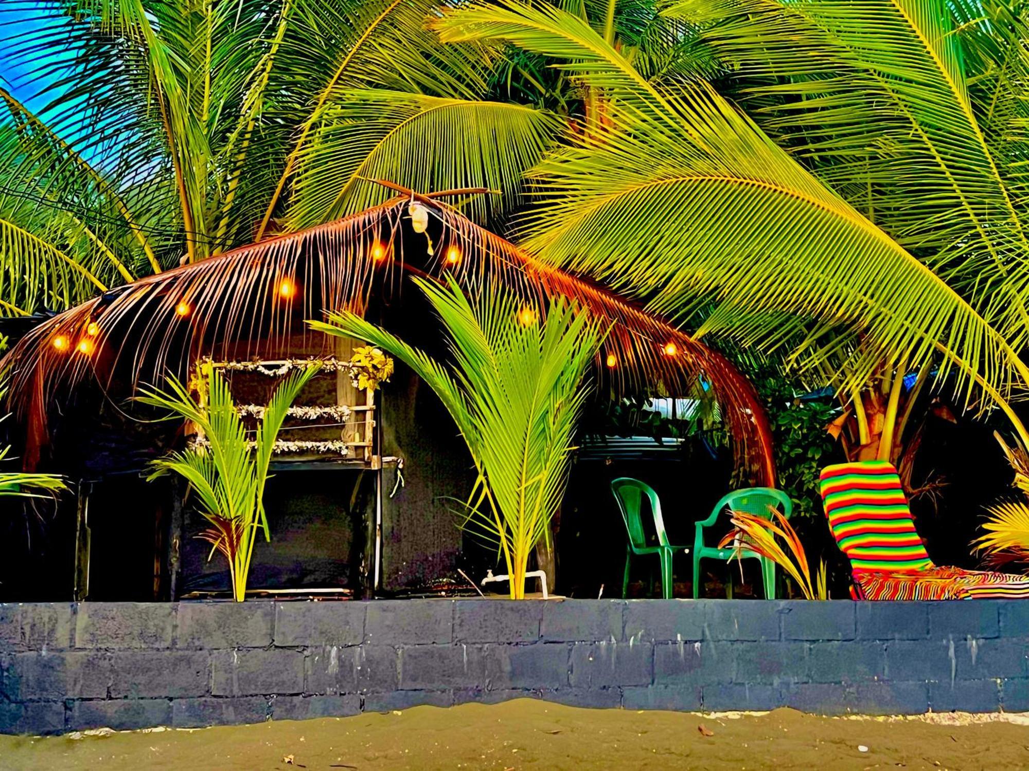 Beachfront Paradise Manuel Antonio Buitenkant foto