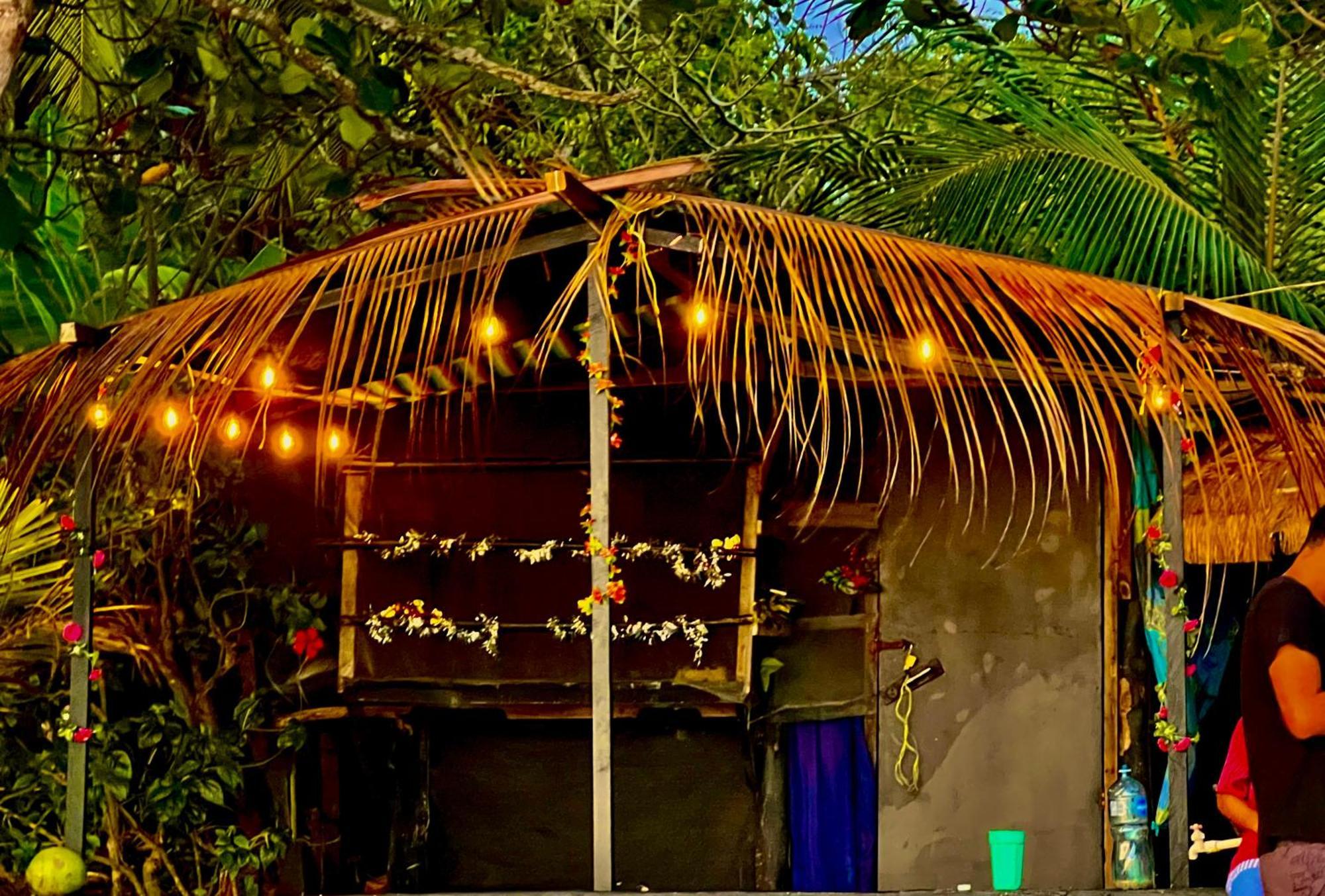 Beachfront Paradise Manuel Antonio Buitenkant foto