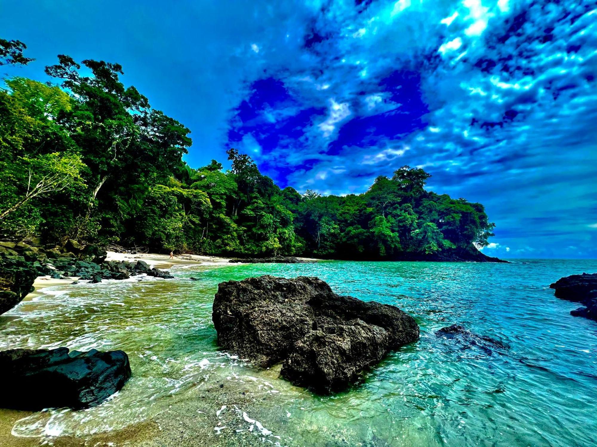 Beachfront Paradise Manuel Antonio Buitenkant foto