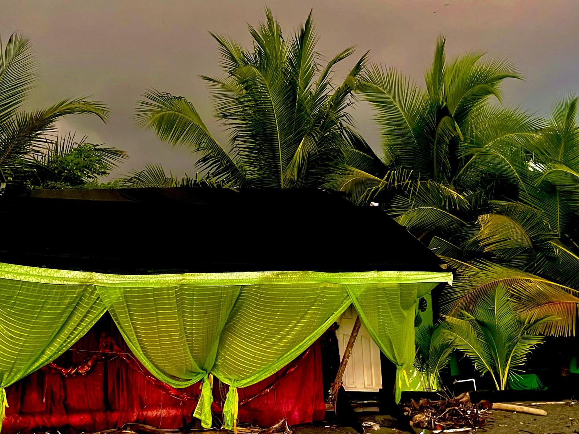 Beachfront Paradise Manuel Antonio Buitenkant foto
