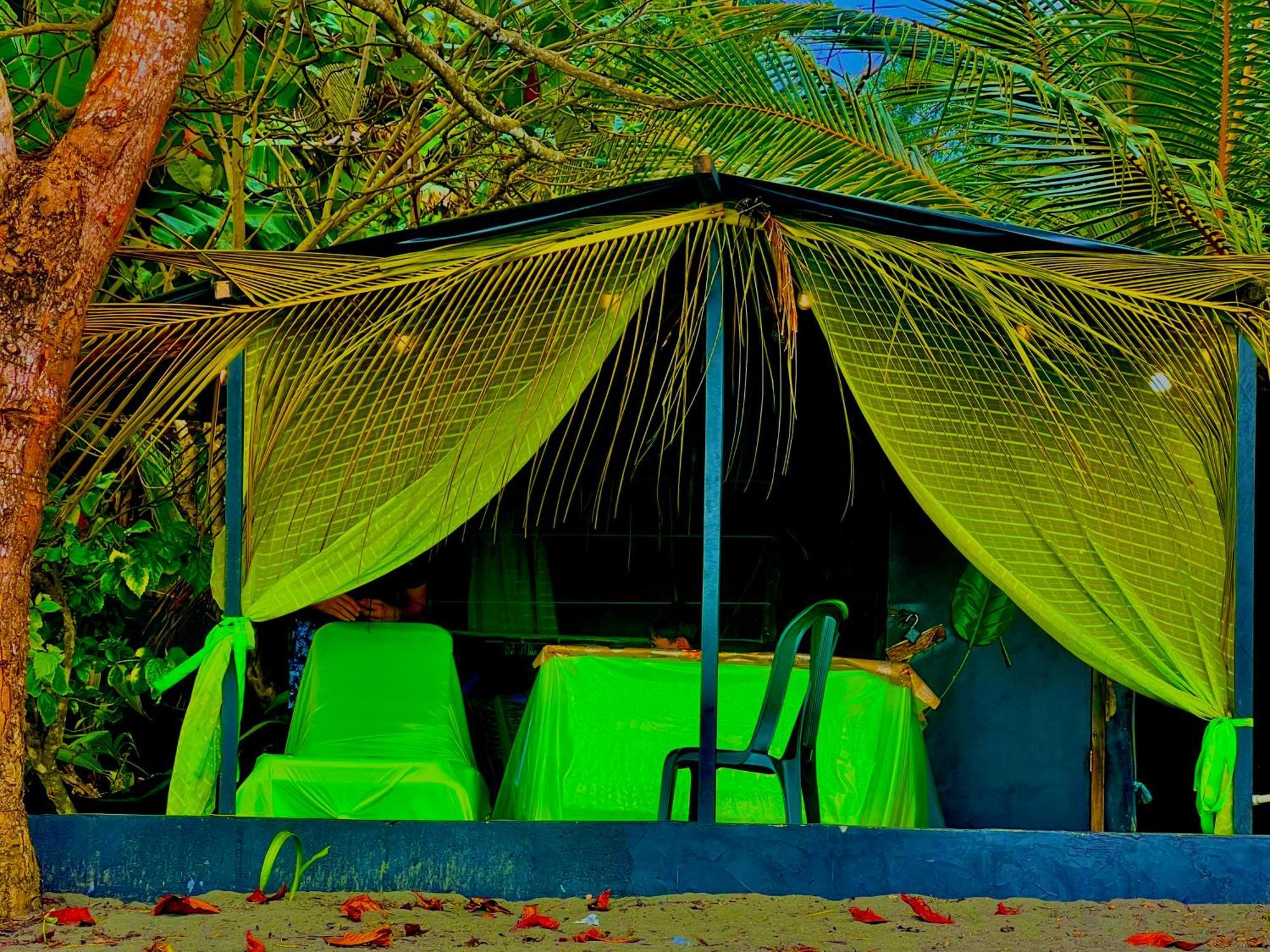 Beachfront Paradise Manuel Antonio Buitenkant foto