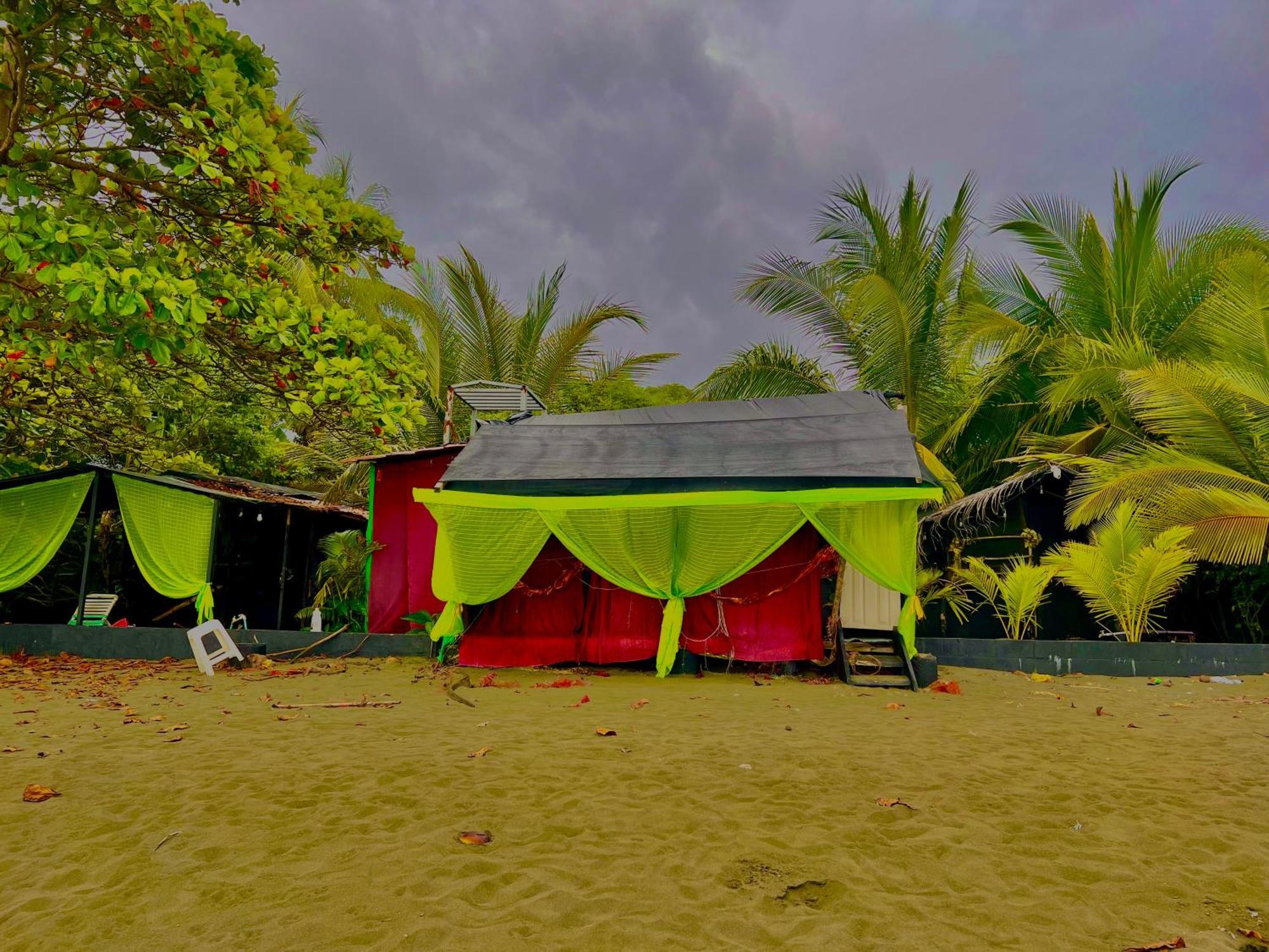 Beachfront Paradise Manuel Antonio Buitenkant foto